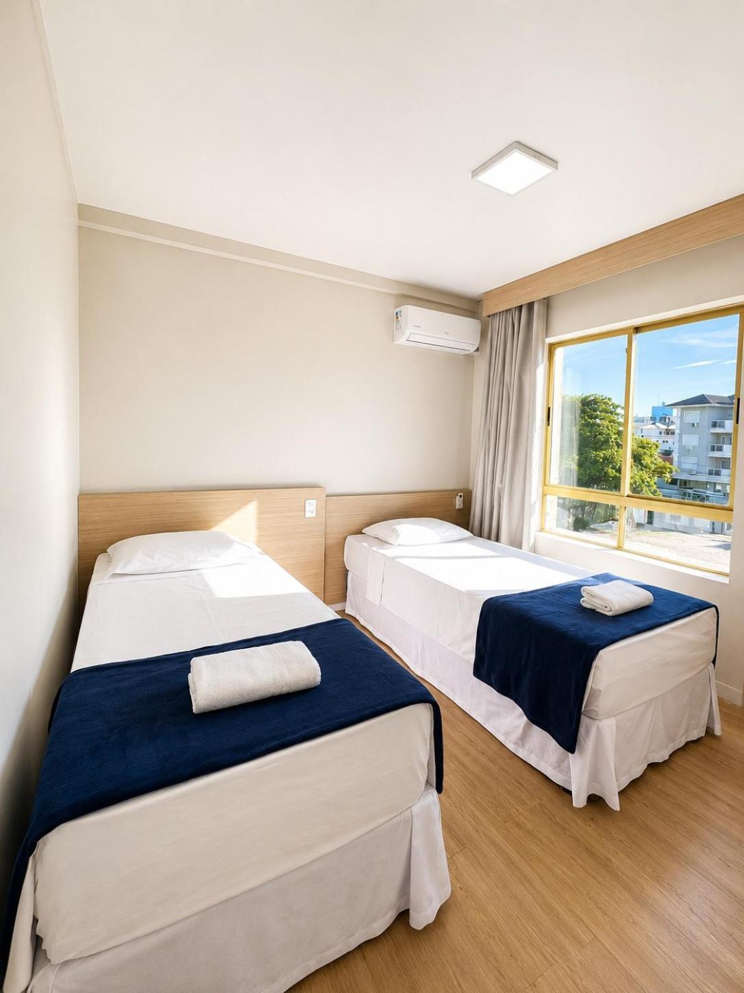 Apartamento de 2 Quartos com Vista Lateral do Mar